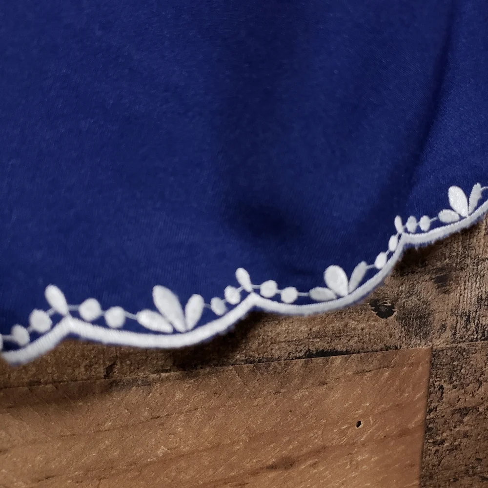 Francesca's Alya floral embroidered‎ shorts